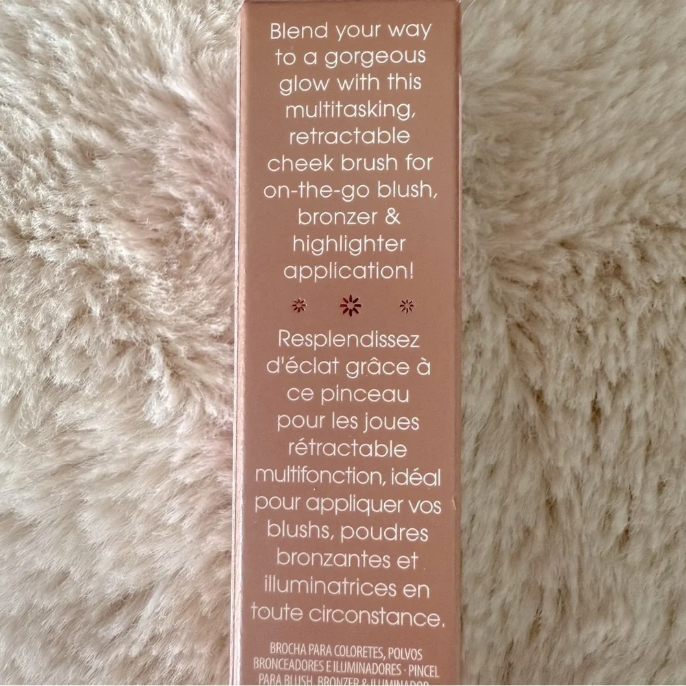 NWT Hoola mini bronzer and Benefit mini retractable brush